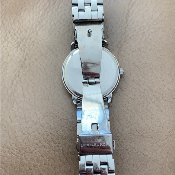 Michael Kors silver watch - Picture 5 of 8